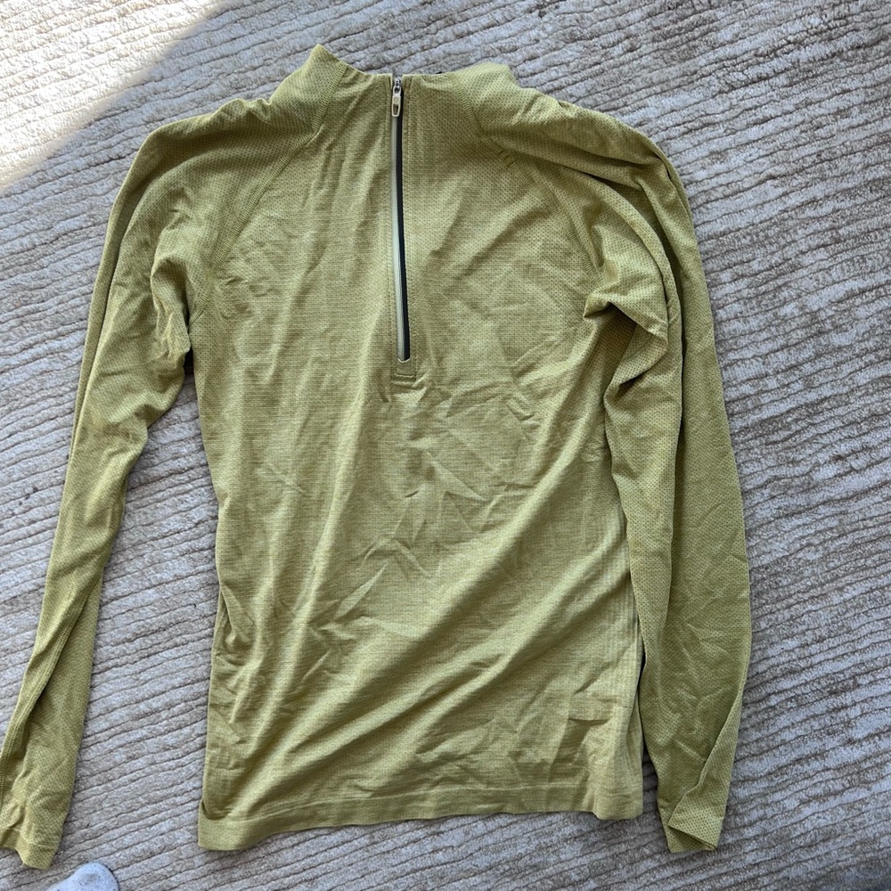 Metal vent quarter zip